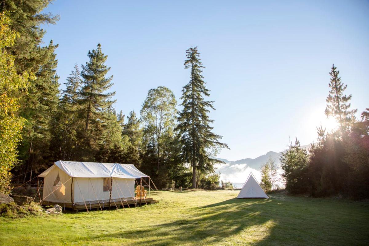 The Camp - Lake Hāwea Exteriör bild