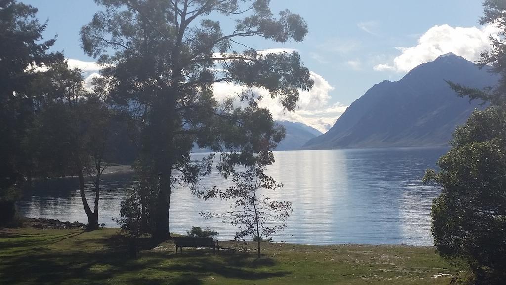 The Camp - Lake Hāwea Exteriör bild